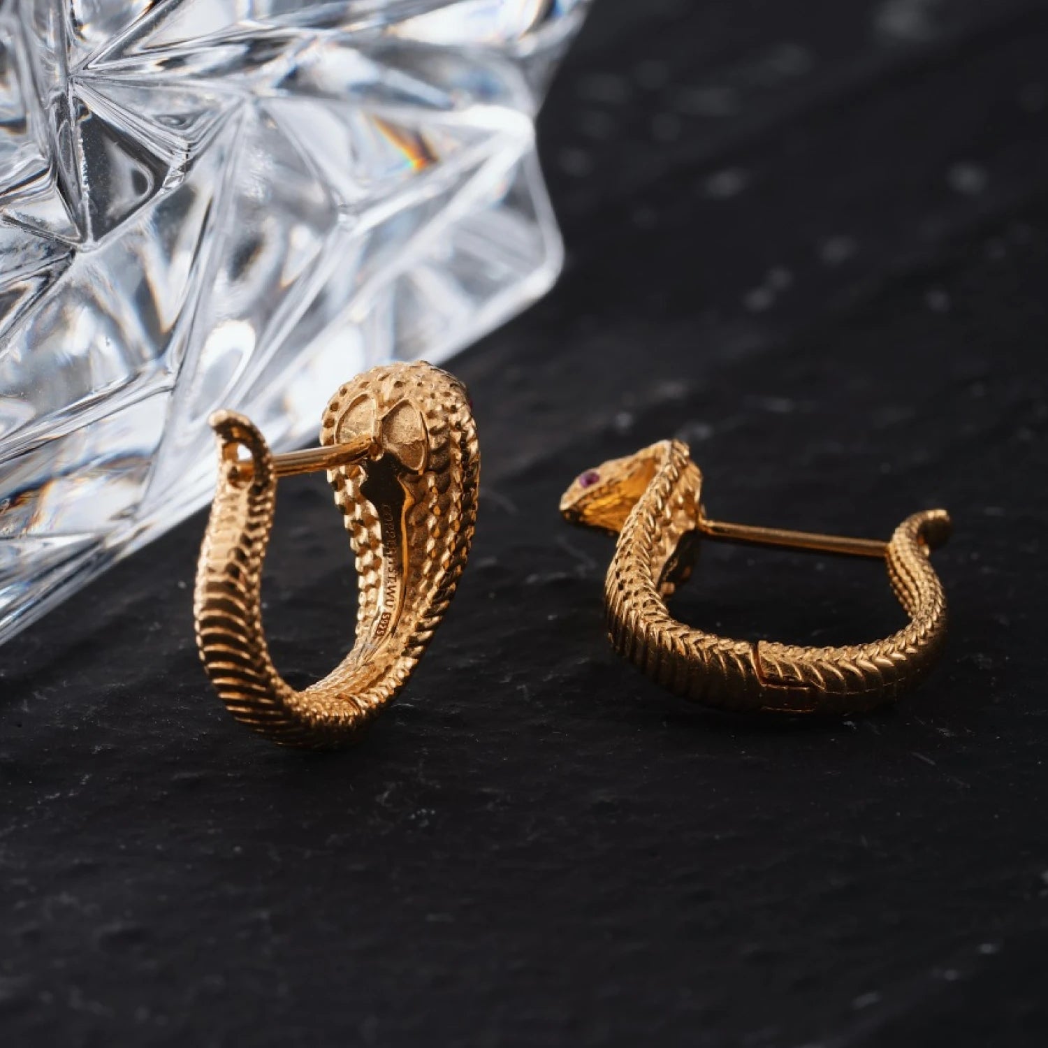 Inspiration: Modern Ways To Wear Huggie And Cartilage Earrings